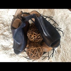 Navy blue medium wedge leather upper with open toe and back